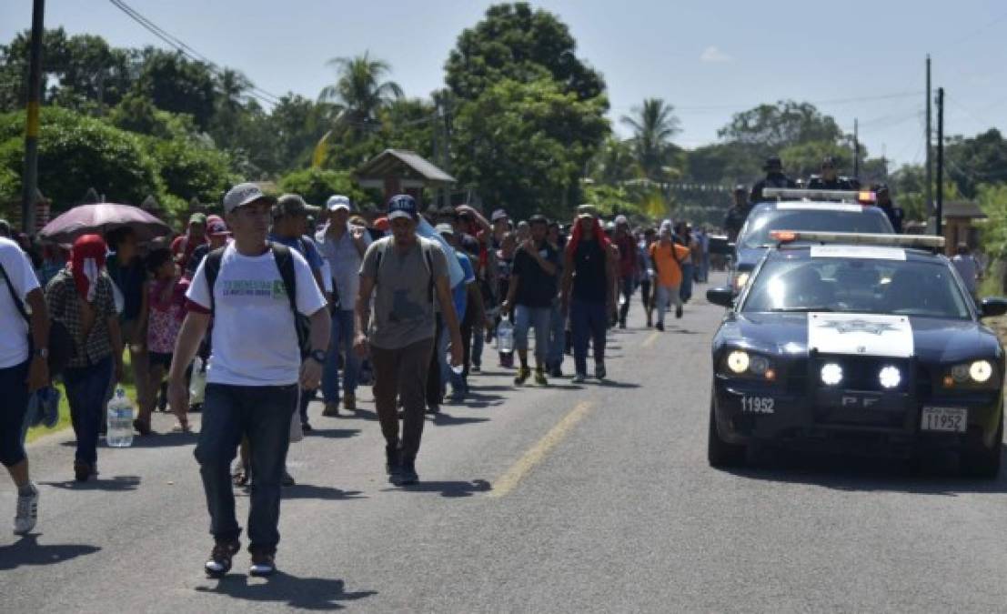 El objetivo de la caravana, que es supervisada por un helicóptero y varias patrullas de la Policía Federal, es alcanzar la frontera de México con Estados, Unidos, lo que supone un recorrido de 2,000 kilómetros hacia la zona noreste o de casi 4,000 kilómetros si se opta por la ruta del noroeste que lleva a Tijuana.