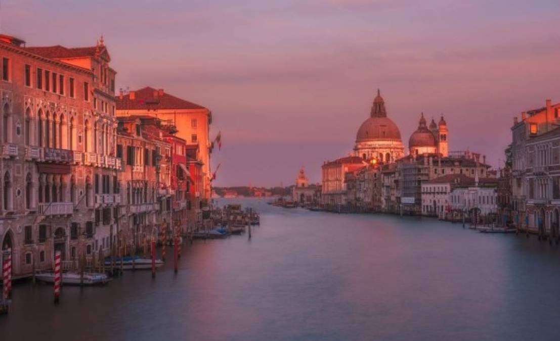 Aguas del canal de Venecia se aclaran tras cuarentena por coronavirus