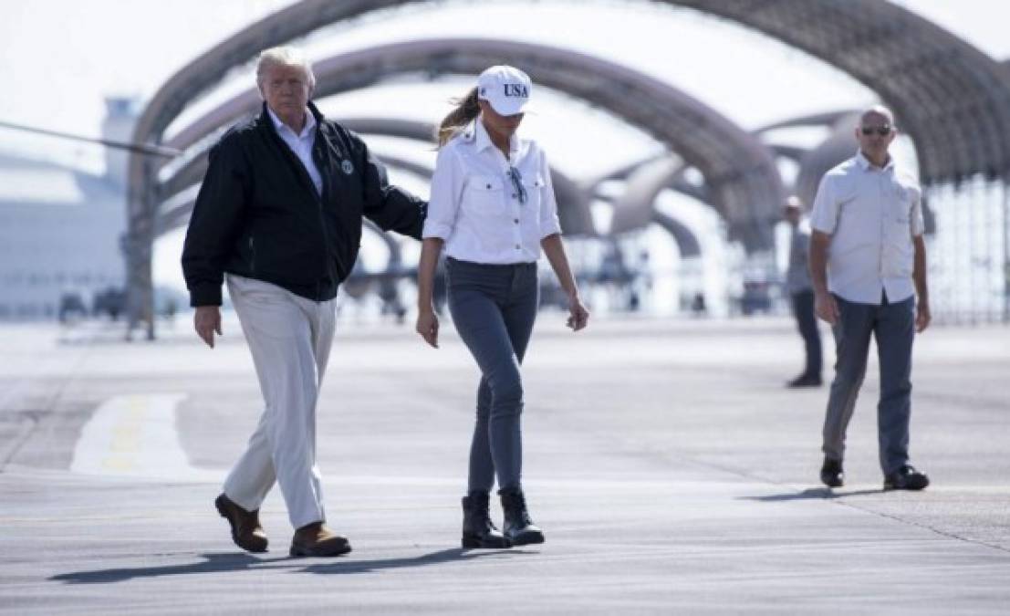 La pareja recorrió ayer las zonas devastadas por el huracán Michael en Florida y Georgia.