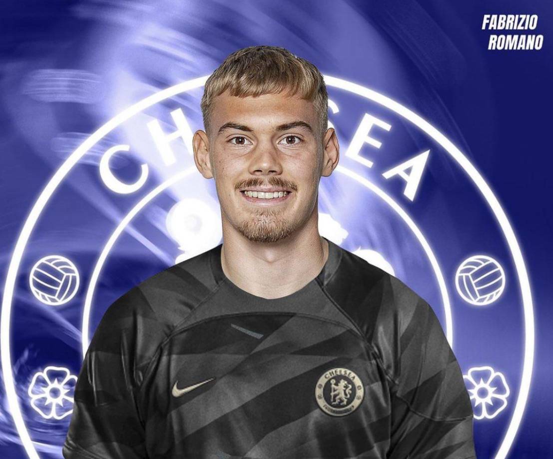 Informa Fabrizio Romano que el próximo fichaje del Chelsea, será Filip Jørgensen, quien está de camino a Estados Unidos para firmar el contrato y unirse al equipo de Enzo Maresca en la gira de pretemporada.