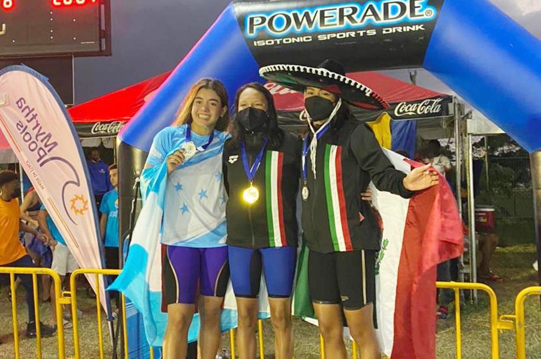 Michell Ramírez (izquierda) superó a las mexicanas Daniela Hernández y Yuritz Valencia.