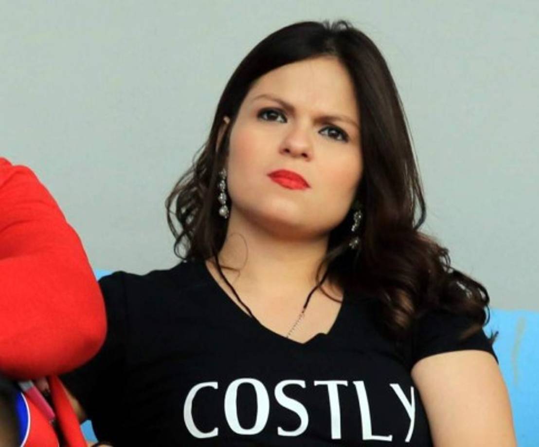 'No hay amor por parte de él (Pinto) a la Selección, eso es todo!!! No se le ve el deseo de querer ganar!', escribió la pareja sentimental del delantero olimpista.