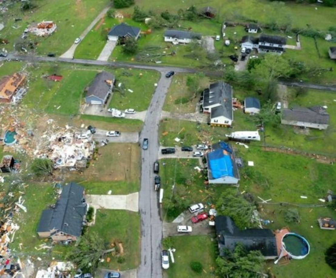 Una serie de tornados sorprendieron la madrugada de este lunes a los habitantes de los estados de Mississippi y Louisiana en EEUU, dejando al menos 20 muertos y causando daños catastróficos.