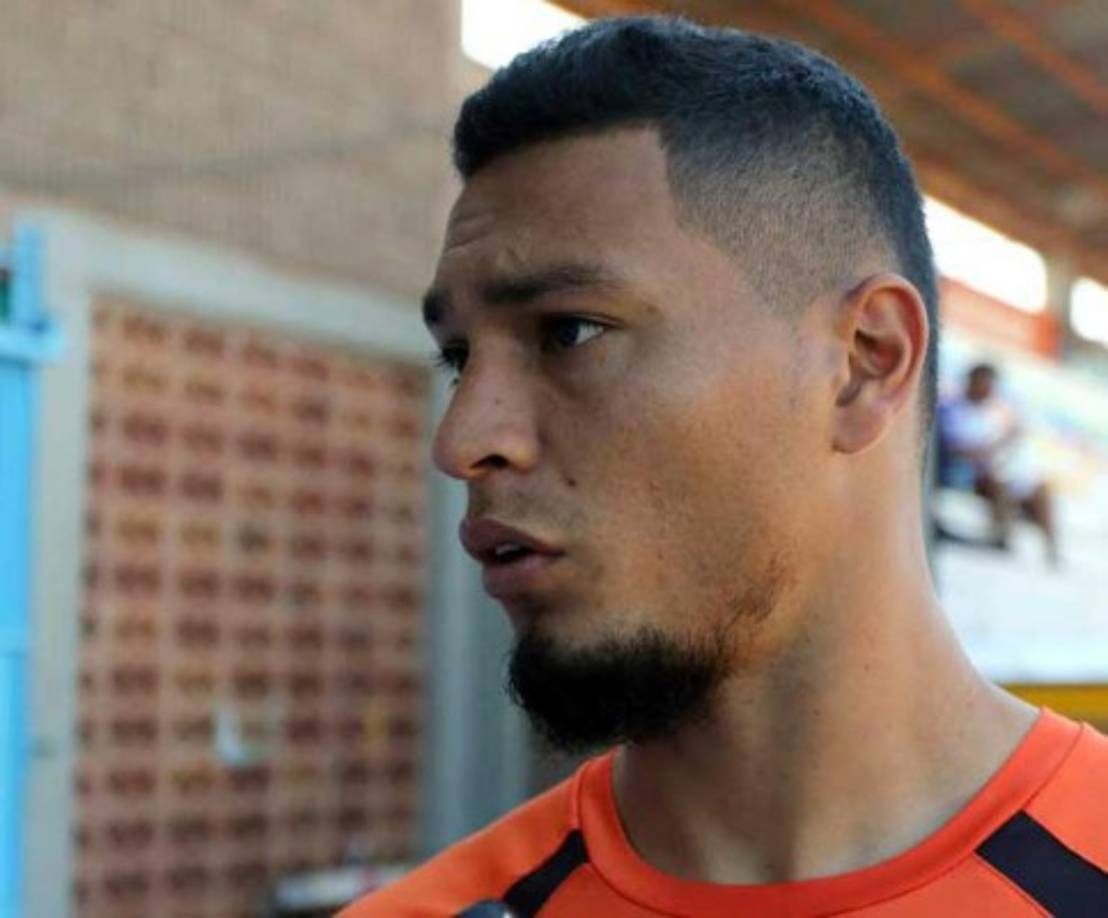 Marlon Licona: El portero no seguirá en el Honduras Progreso y clubes como Platense y Juticalpa lo pretenden. Además no se descarta que regrese al Motagua, club dueño de su ficha.