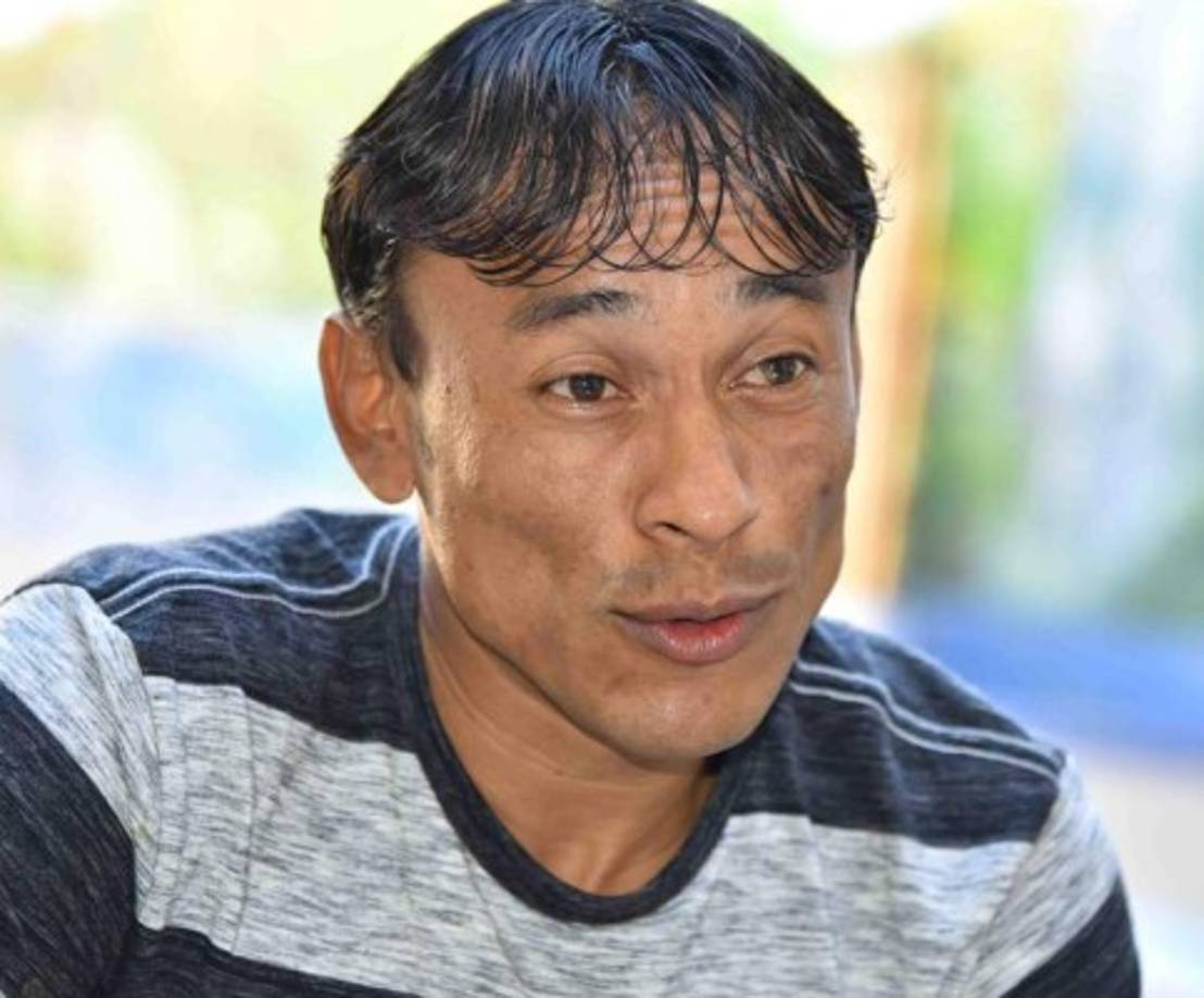 Arsenal's Welsh midfielder Aaron Ramsey (L) gets away from Bournemouth's Scottish midfielder Ryan Fraser (R) during the English Premier League football match between Arsenal and West Ham United at the Emirates Stadium in London on August 25, 2018. / AFP PHOTO / Ian KINGTON / RESTRICTED TO EDITORIAL USE. No use with unauthorized audio, video, data, fixture lists, club/league logos or 'live' services. Online in-match use limited to 120 images. An additional 40 images may be used in extra time. No video emulation. Social media in-match use limited to 120 images. An additional 40 images may be used in extra time. No use in betting publications, games or single club/league/player publications. /