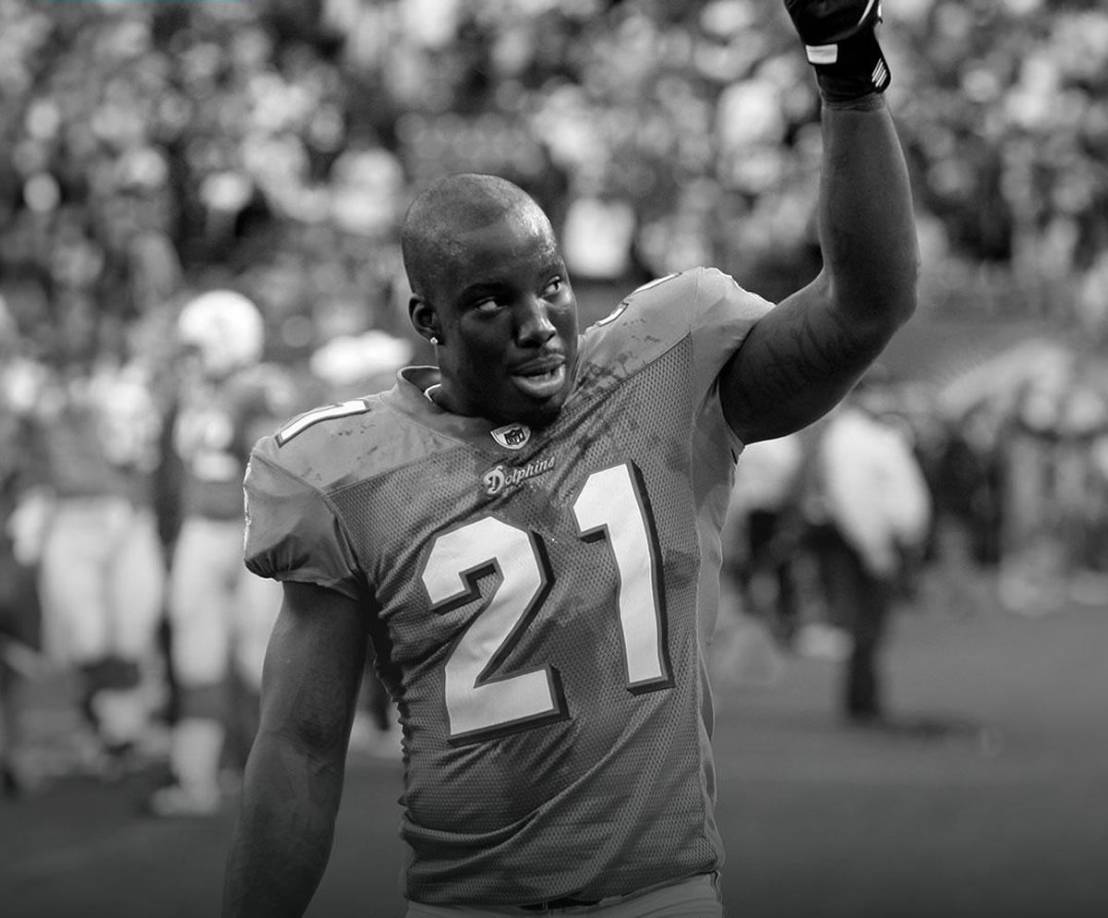 “Estamos desconsolados por el repentino fallecimiento del ex CB de los Dolphins, Vontae Davis, y extendemos nuestro más sentido pésame a su familia y seres queridos durante este momento difícil”, escribieron los Miami Dolphins en un comunicado en las redes sociales.