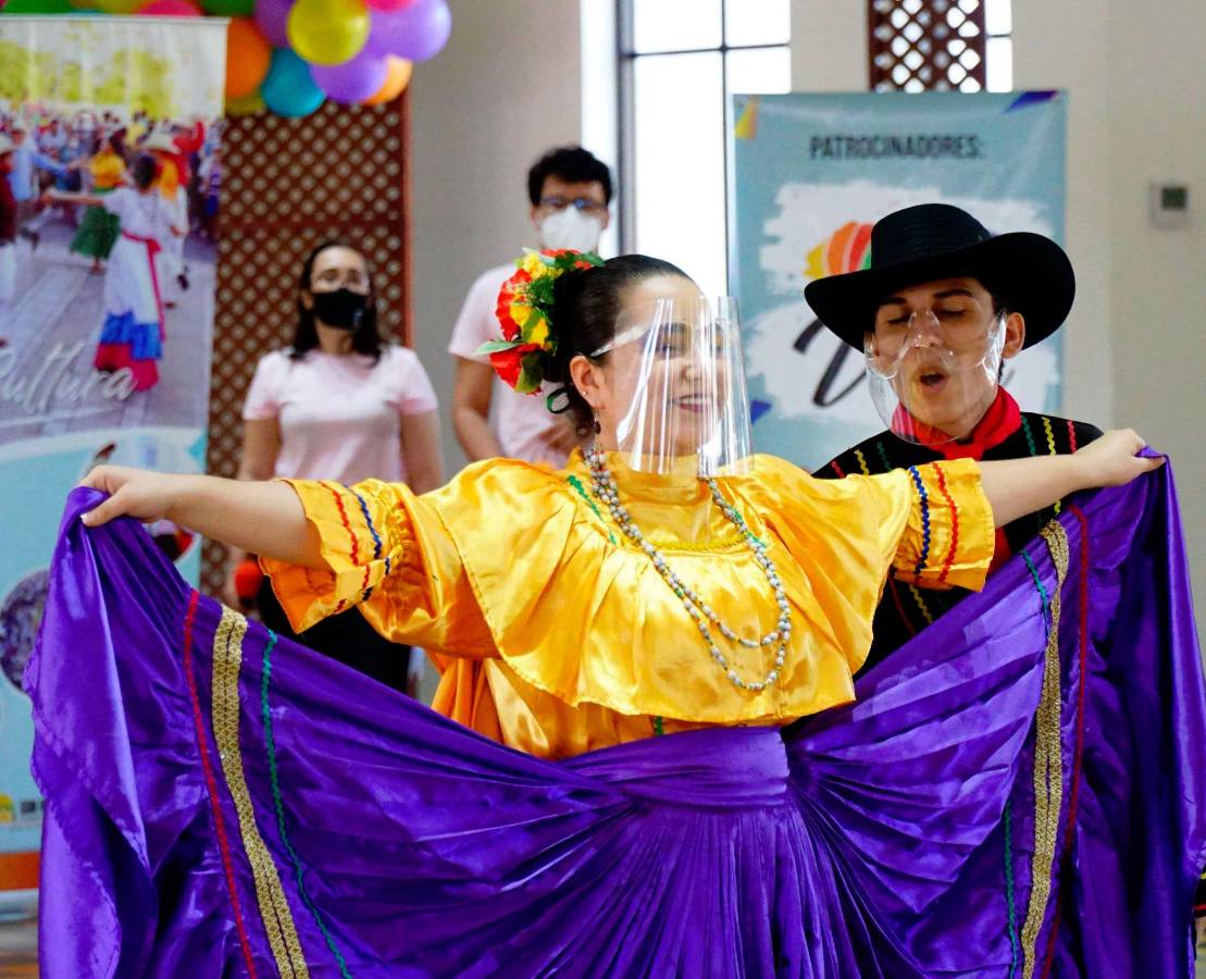 Velada llena de folclor, arte, danza y emprendimientos