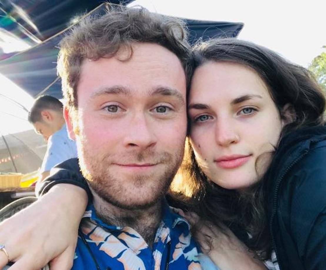 Cole, de 26 años de edad, trabaja como asistente ejecutivo en Plan B Entertainment, la productora de Brad Pitt, en Los Ángeles donde vive con su esposa. 