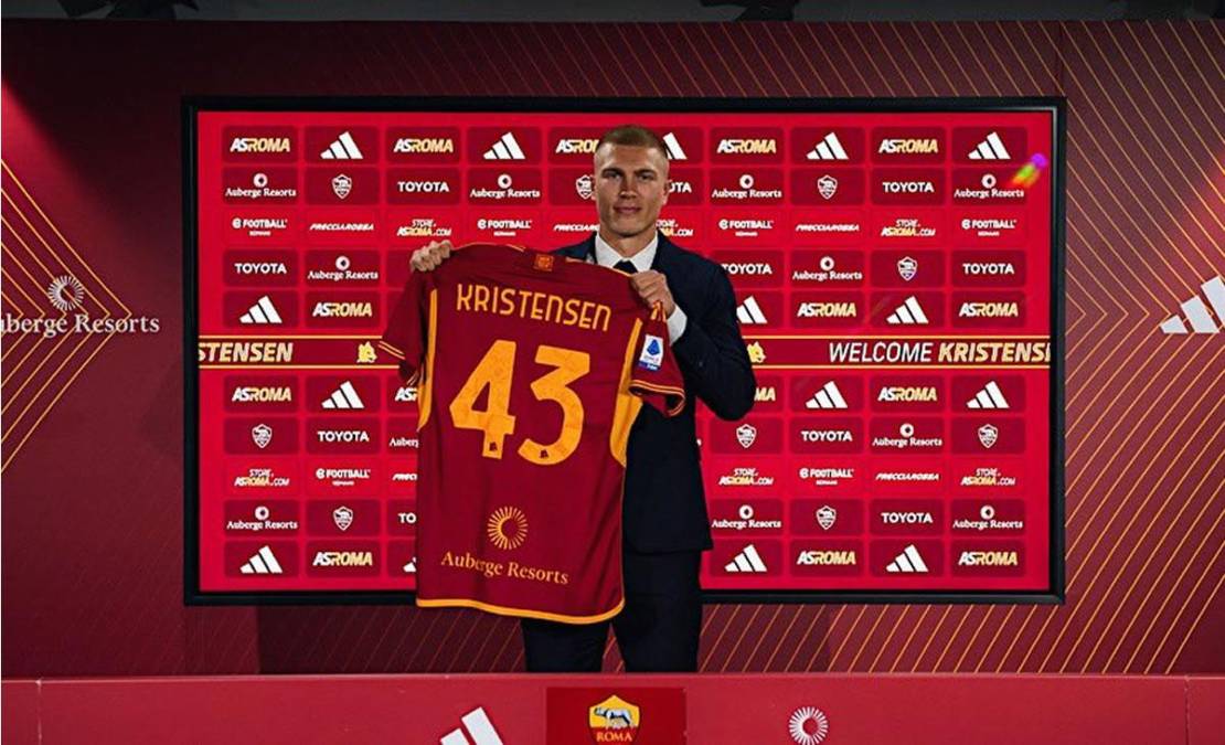 El defensa danés Rasmus Kristensen, de 26 años, es nuevo fichaje de la Roma de José Mourinho. Llega cedido del Leeds United hasta junio de 2024.