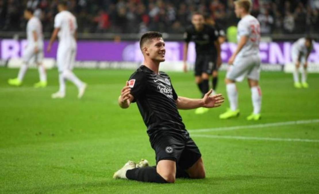 Luka Jović: Futbolista serbio y su actual equipo es el Eintracht Frankfurt de la Bundesliga de Alemania. Varios grandes clubes de Europa como el Bayern Múnich e inclusive Real Madrid le tienen en la agenda.