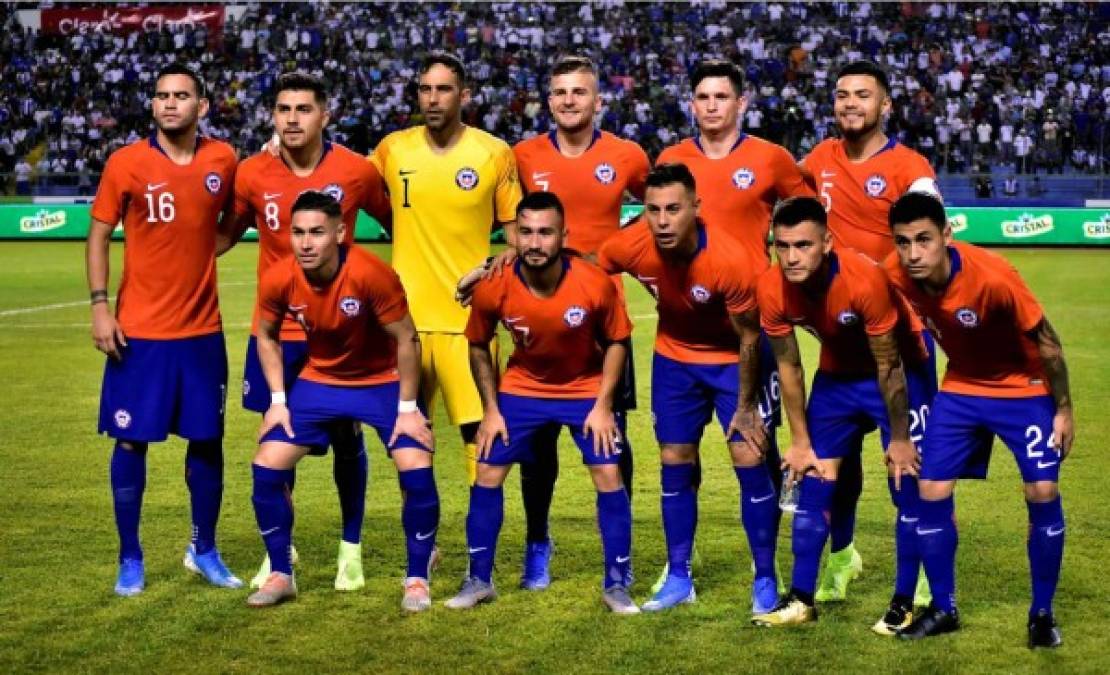 El 11 titular de Chile posando previo al partido amistoso contra Honduras.