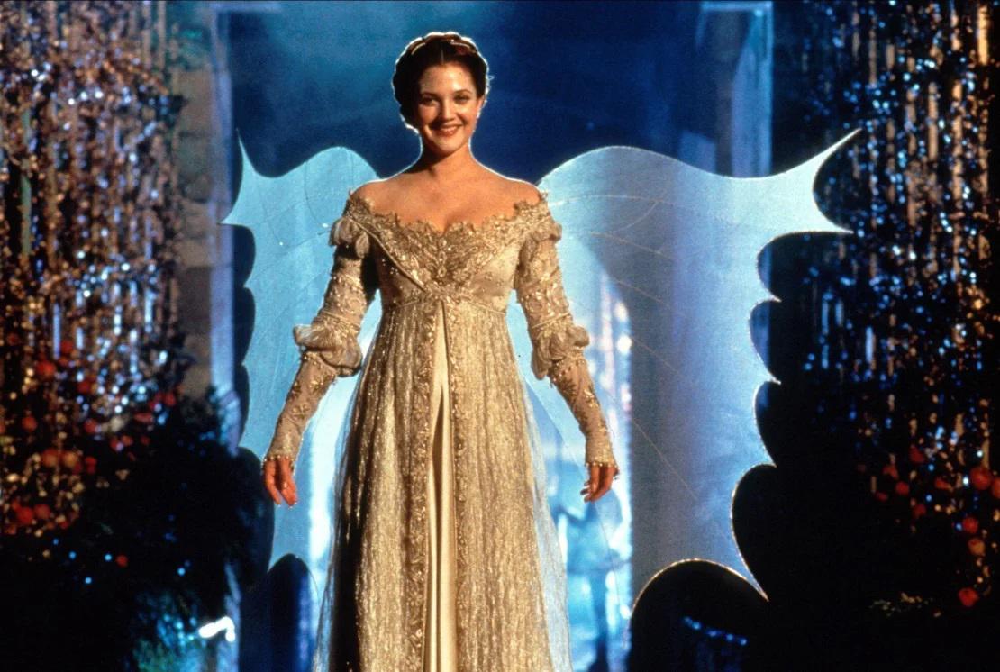El traje que usó <b> Drew Barrymore</b> en ‘Por siempre jamás’ (<b>‘Ever After: A Cinderella Story</b>’, 1998), también fue subastado.
