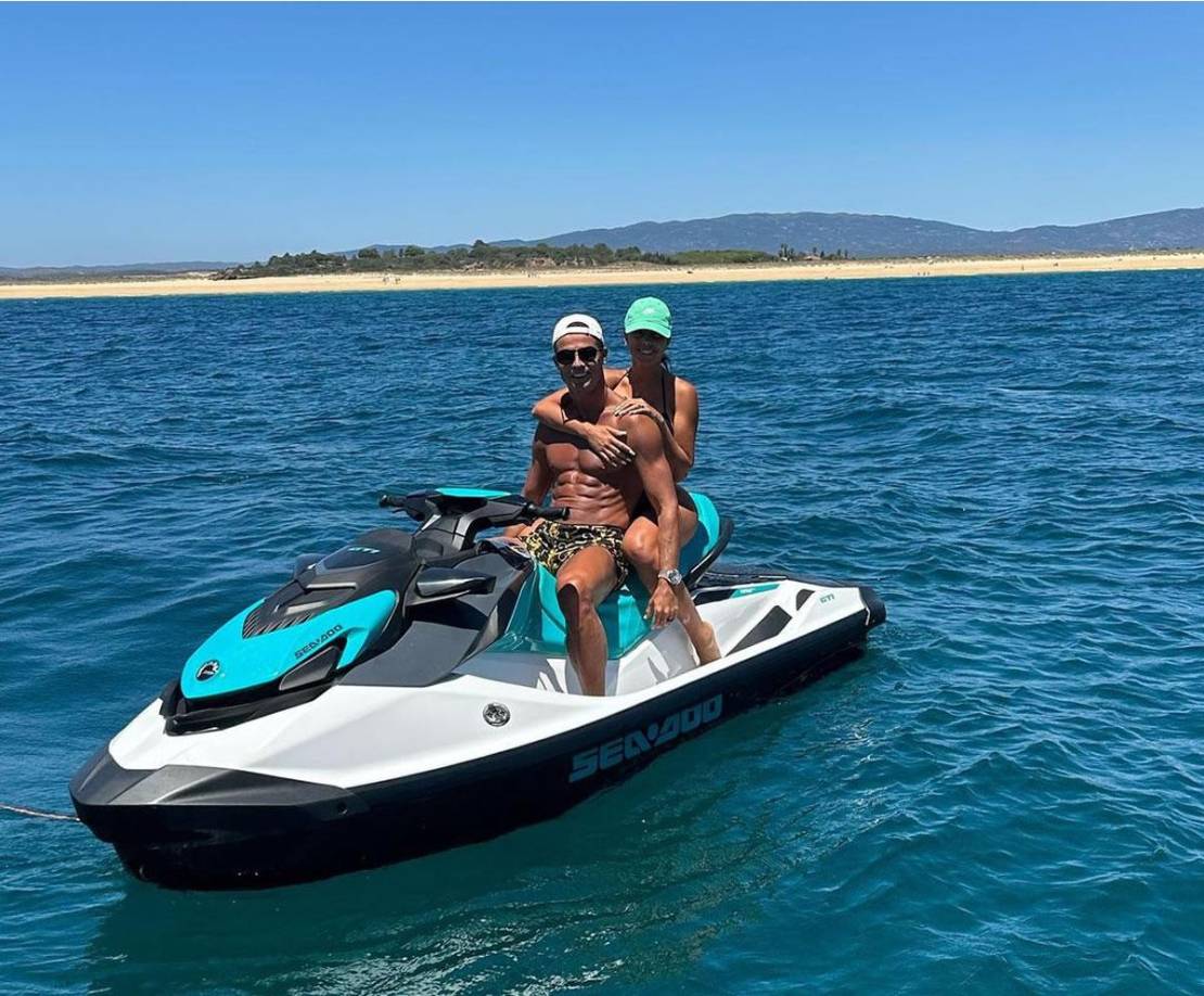 La pareja comparte cinco hijos juntos, tres de ellos procedentes de otras dos mujeres, cuya identidad no ha sido revelada.