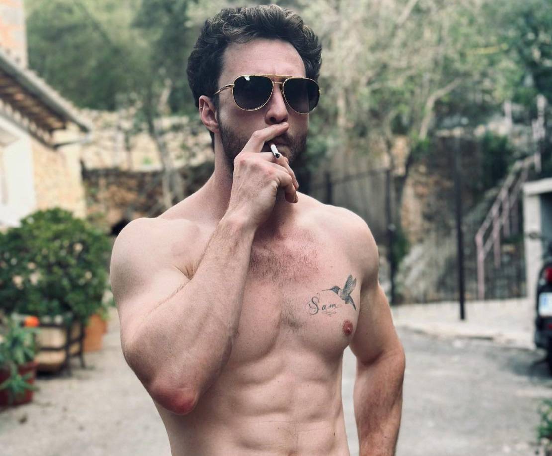 La Proporción Áurea fue una ecuación matemática ideada por los griegos en un intento de medir la belleza. La proporción puede aplicarse a cualquier cosa y fue utilizada por Leonardo Da Vinci para el cuerpo humano masculino perfecto en su famosa obra, el Hombre de Vitruvio.