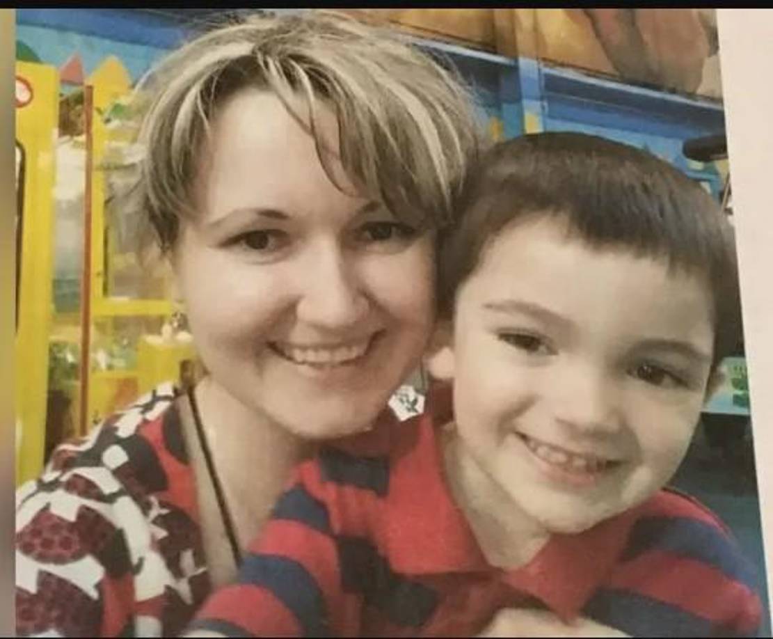 Antes de Cagliano, testificó el director de la escuela, Edward Schneyer, la semana pasada. Schneyer dijo que Thomas estaba “extremadamente demacrado” y que su hermano mayor Anthony, entonces de 10 años, asistía a la escuela manchado de orina.