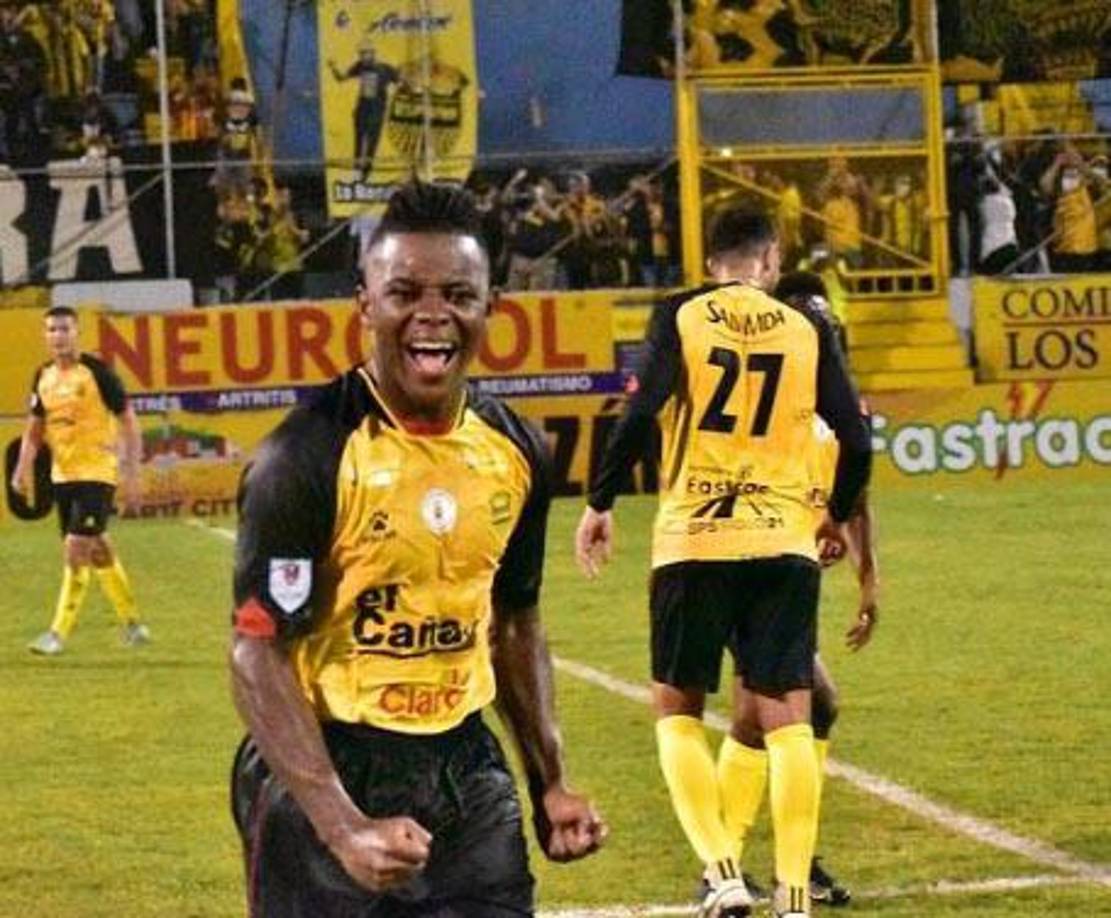 Wisdom Quayé es de ascendencia ghanesa ya que su padre es de Ghana. 