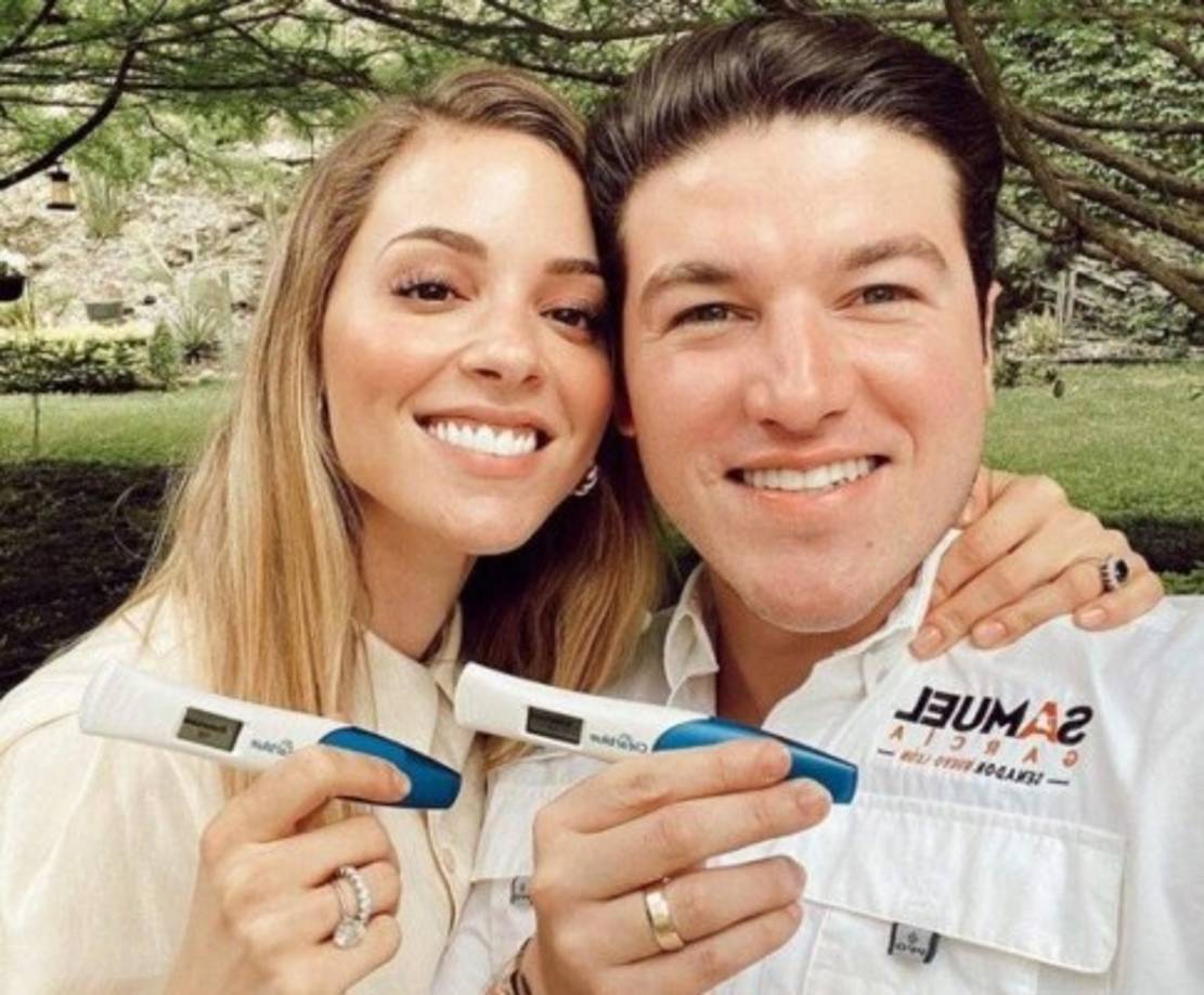 El senador también fue criticado por anunciar el embarazo de su esposa utilizando una camisa de su campaña. Pocas semanas después Mariana anunció que había perdido su bebé.