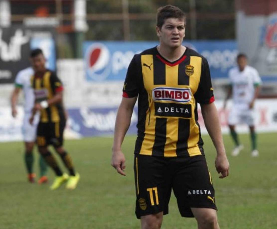 Cristhian Gutiérrez - El delantero uruguayo desde un inicio fue criticado en el Real España al llegar con sobrepeso. Solo estuvo un torneo, jugó 12 partido y marcó 3 goles.