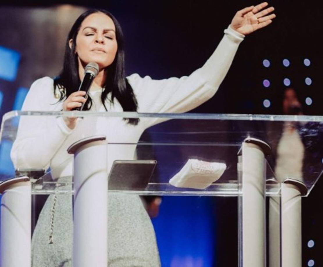 La pastora es seguida por millones de usuarios en sus redes sociales de Facebook, Twitter, Instagram y YouTube.