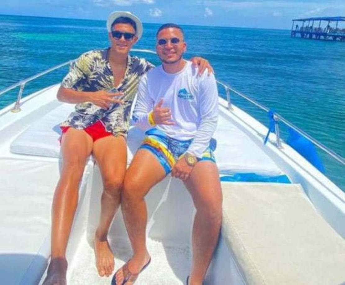 Luis Palma: A la espera de poder definir su futuro, el delantero hondureño se trasladó a Roatán junto a sus amistades.