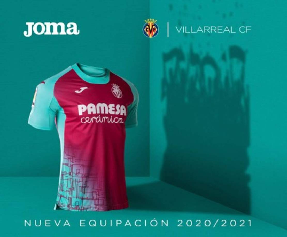 La tercera camiseta del Villarreal es llamativa por lo poco relacionada que parece con los colores del club. Se ha optado por combinar el granate con el azul turquesa. Con un diseño más rompedor. Con un tejido polyester jacquar rayado que le aporta 'un toque de distinción a la colección, junto con los dobles cuellos y mangas'.