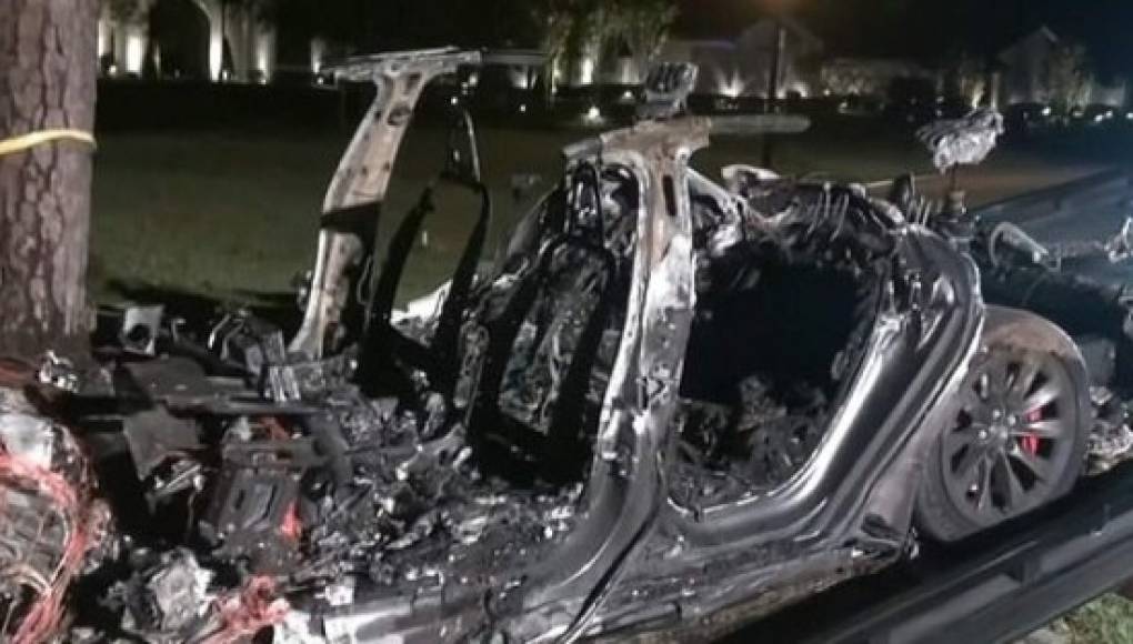 Accidente de un auto Tesla 'sin nadie al volante' deja dos muertos en EEUU