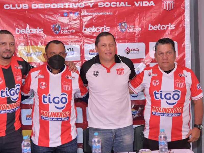 Rául Cáceres fue presentado este martes como nuevo DT del Vida.