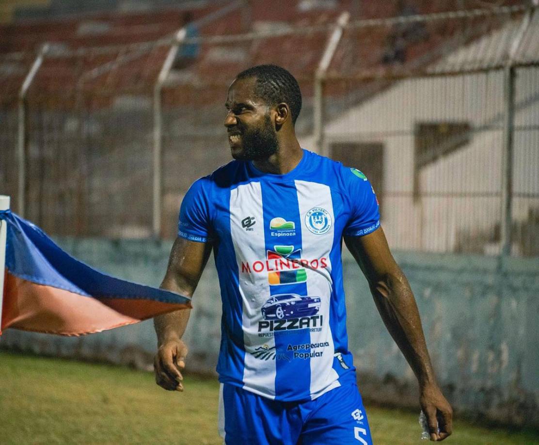 Dabirson Castillo - El defensor central tampoco seguirá en el Victoria de La Ceiba tras pasar seis meses en el club jaibo.