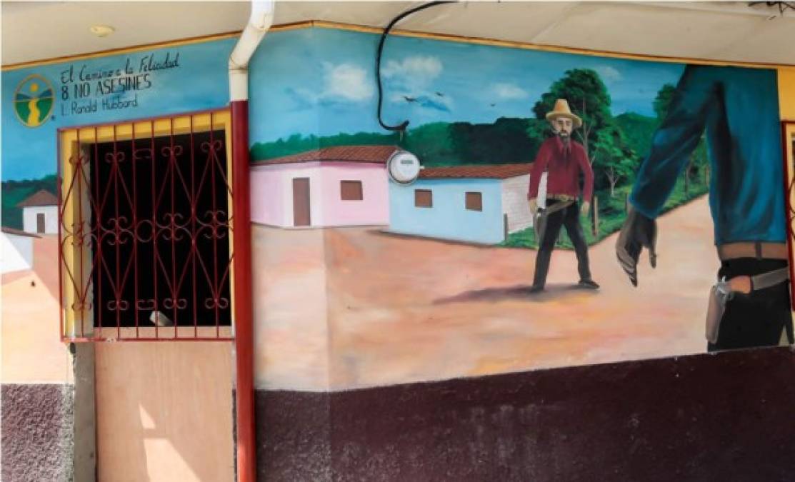 Estos murales fueron levantados por patrocinadores y ciudadanos. Se hizo de acuerdo con la municipalidad de Petoa que oficializó parte de los fondos, la fundación y patrocinadores independientes.