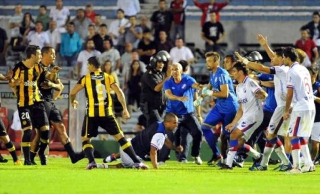 Peñarol vs Nacional - El Superclásico uruguayo está protagonizado por los dos equipos más populares de Montevideo. Es el derbi más antiguo fuera de las islas británicas y tiene más de 100 años de historia: su primer enfrentamiento se remonta a 1900.