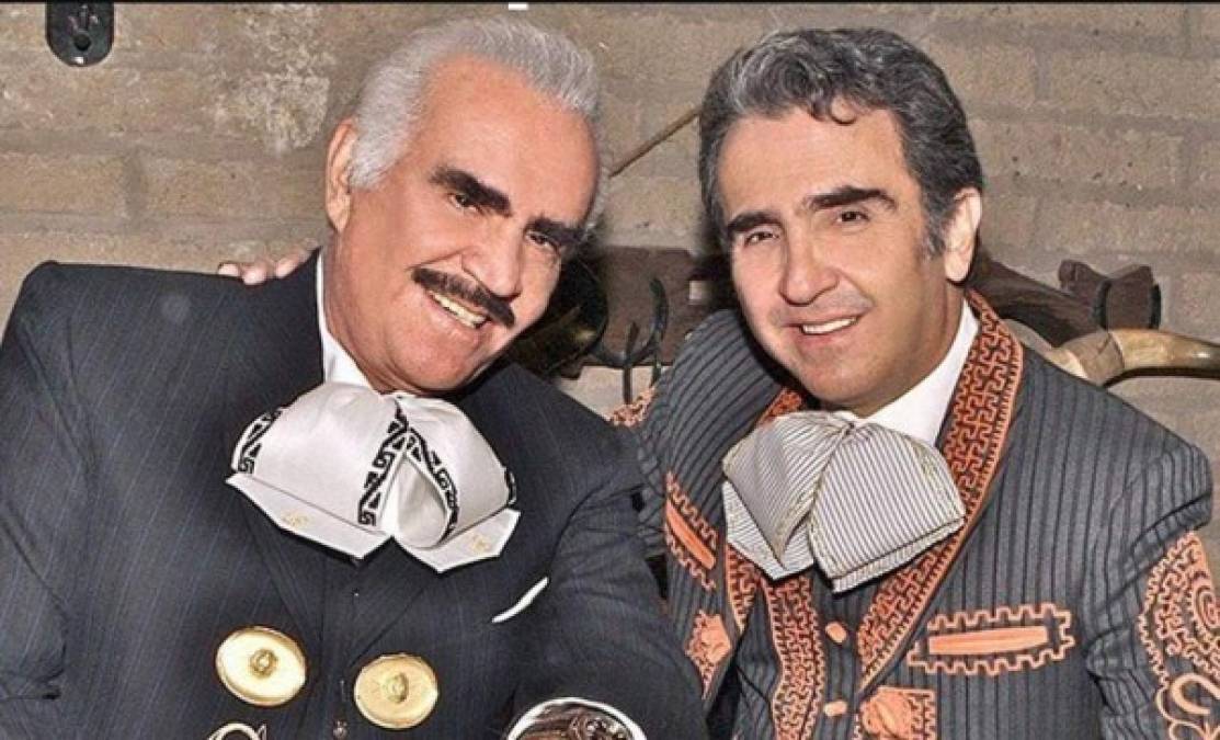 Vicente Fernández sufrió el secuestro de su hijo Vicente Jr. <br/><br/>El también intérprete fue secuestrado el 20 de mayo 1998 en el rancho de “Los Tres Potrillos”, cerca de la ciudad de Guadalajara, y estuvo privada de su libertad por 121 días.<br/>