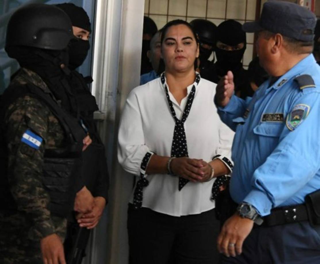 Además a la ex funcionaria se le incautaron varias propiedades entre las cuales figura la mansión en la que vivía junto a Pepe Lobo.