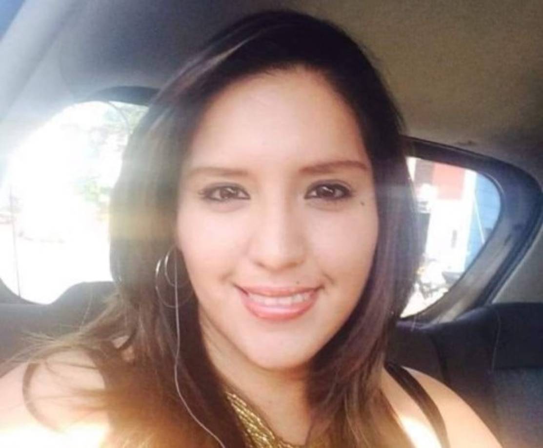 En los videos también se observa que Jorge Colchado regresa a la vivienda acompañado de otra persona para prestarle ayuda a la empresaria, pero el presunto feminicida ya había abandonado el lugar.