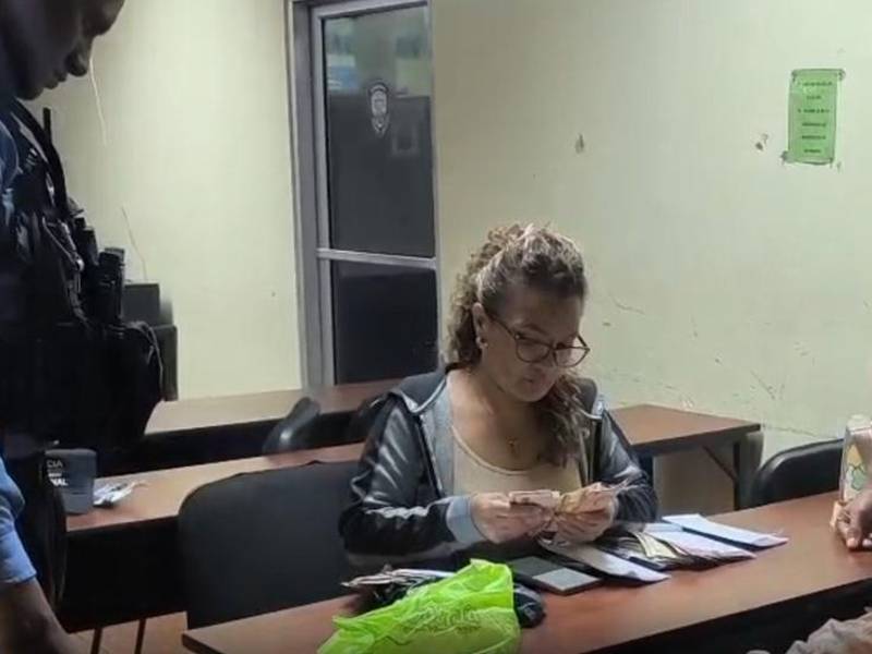 Vendedor encuentra 60 mil lempiras y los devuelve a su dueña desesperada