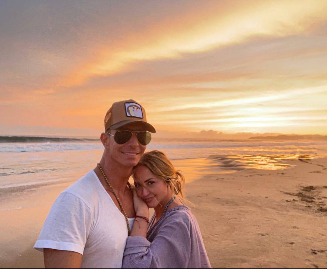 Y aunque Andrea Legarreta dijo que se separaron desde hace cinco meses, hace poco, para el cumpleaños número 52 del músico, la presentadora le dedicó un emotivo mensaje. 