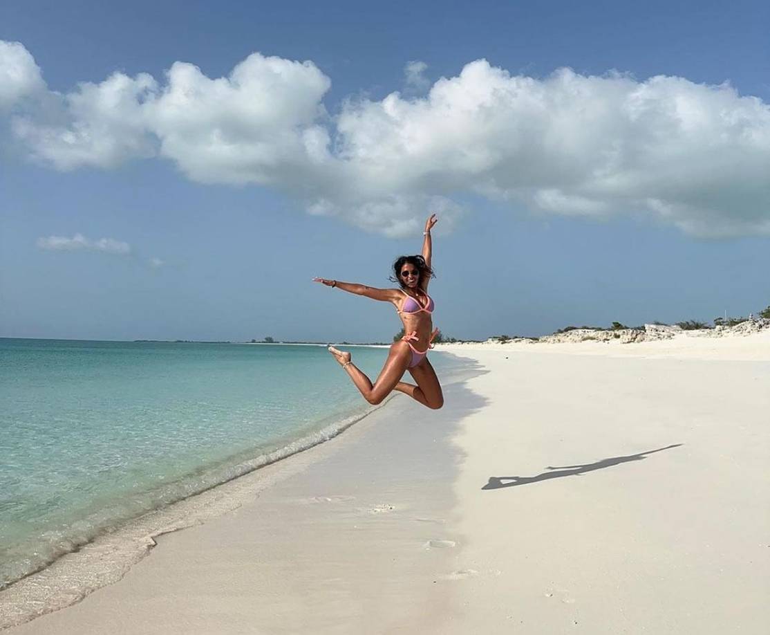 Antonele Roccuzzo es una amante de la playa y disfruta mucho ese tiempo.