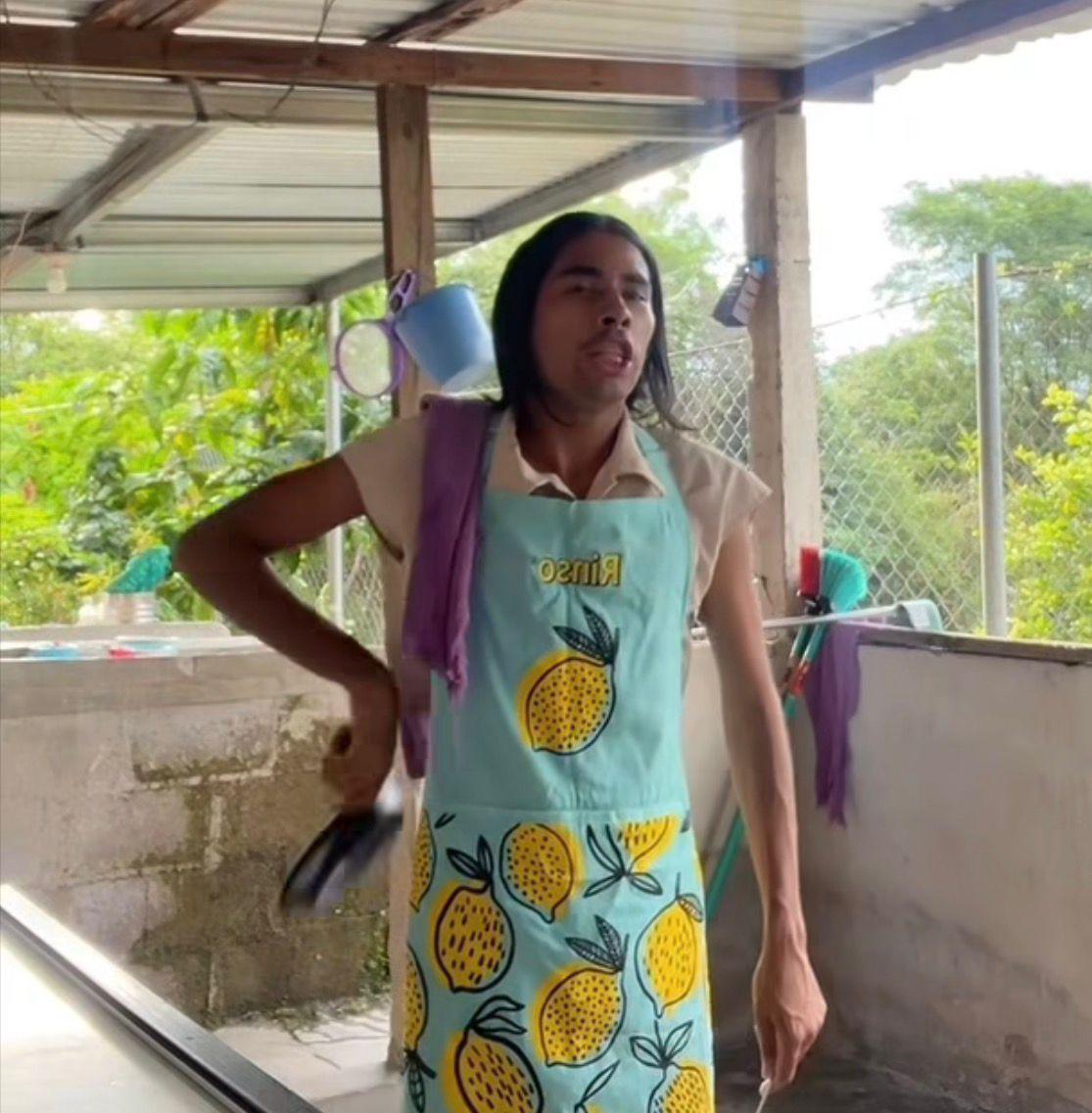 Tiktoker hondureño La Doña HN denuncia amenazas a muerte tras polémica en feria