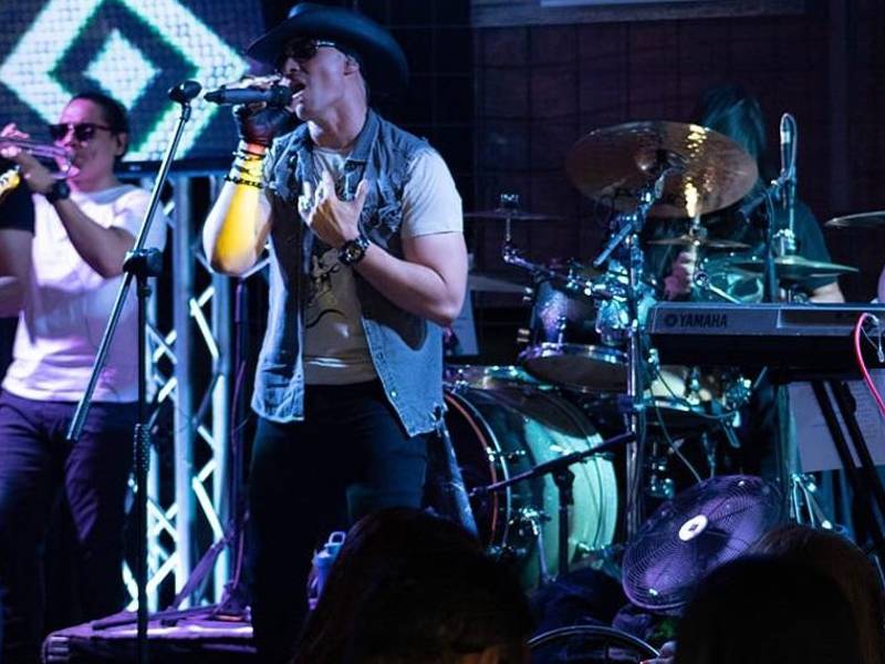 <b>“LA HORA H”</b>El grupo hondureño Gravedad Cero junto a Alan Boguslavsky, exguitarrista del grupo español, así como de Enrique Bunbury, César López “Vampiro”, guitarrisa de Jaguares y ex guitarrista de Maná, además de Federica Fong, bajista de Caifanes, Jaguares y La Barranca se presentarán el viernes en Radio House Casa de Campo en Tegucigalpa, y el sábado en el Estadio Food Park de San Pedro Sula. La cita es partir de las 7:30 pm y contará con Aice y Los Xheles como teloneros e invitados especiales. La entrada tiene un costo de 500 lempiras en pre-venta y L 700 el día del evento. Si desea conocer a los músicos y disfrutar del evento el costo es de L 900. Para más información llame al 9698-7400.