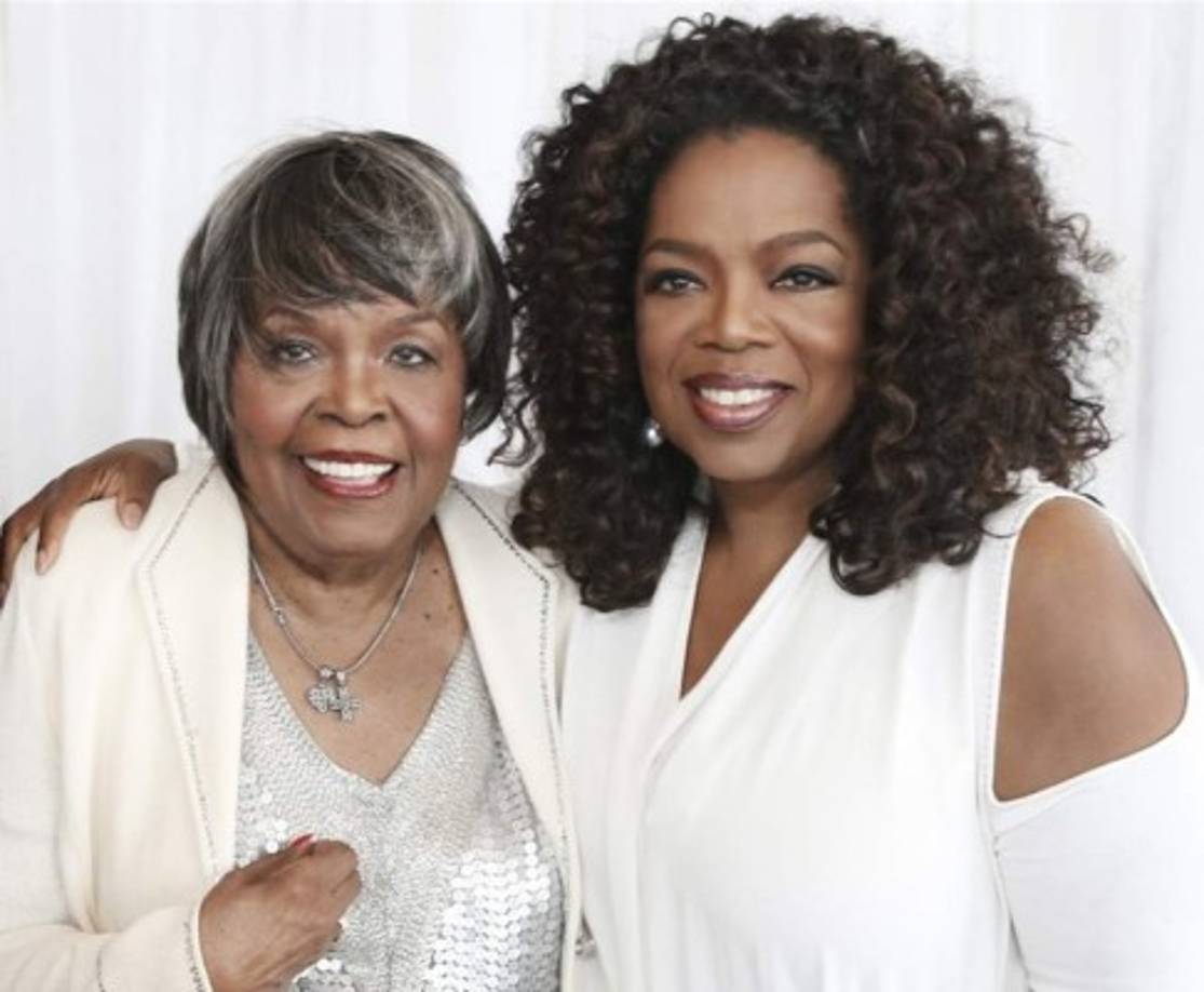 Al final, Oprah contó que en el lecho de muerte de Vernita agradeció a su madre todo lo que hizo - aunque no fue perfecto, la hizo lo que es ahora-'. <a href='https://www.laprensa.hn/fotogalerias/farandula/1342735-411/famosos-hollywood-infancia-dificil-charlize-theron-oprah-nicki-minaj' style='color:red;text-decoration:underline' target='_blank'> TE PUEDE INTERESAR: Famosos de Hollywood con una infancia oscura</a>