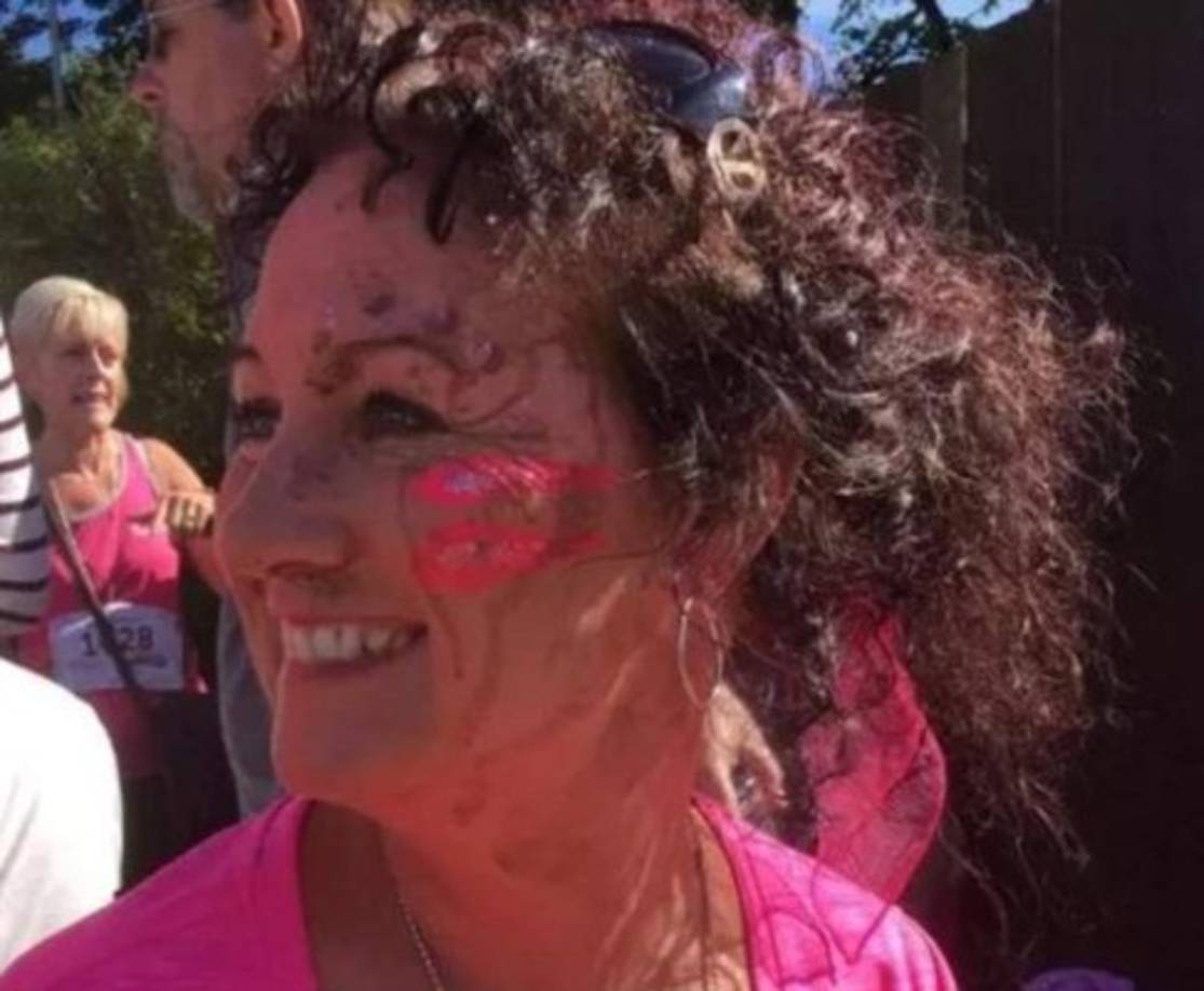 Jane Tweddle. Madre de tres hijos, de 50 años según The Sun, Tweedle fue al concierto a buscar a la hija de una amiga. Era recepcionista en un liceo de Blackpool, en la costa oeste de Inglaterra.