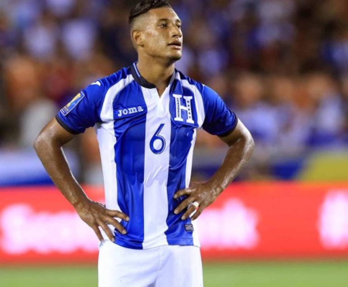 Bryan Acosta: El mediocampista se ha convertido en nuevo legionario hondureño, el Tenerife de la segunda de España lo ha anunciado como su nuevo refuerzo para las próximas cinco temporadas. LLega al club en el que estuvo Choco Lozano.