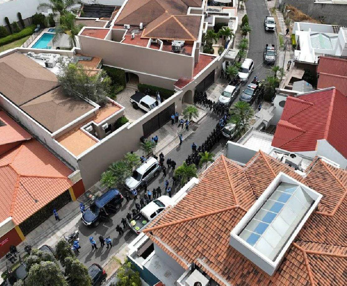 El asedio duró casi 24 horas en la casa del expresidente en Palmeras de San Ignacio. 