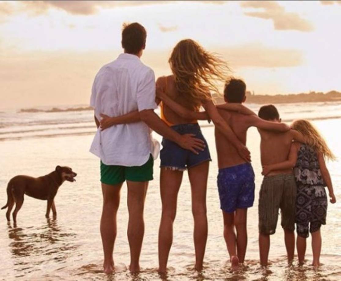 Brady y la supermodelo Gisele Bündchen tienen una relación de más 10 años, <br/>y procreado a dos hermosos hijos llamados: Benjamin Bündchen Brady y Vivian Lake Brady.