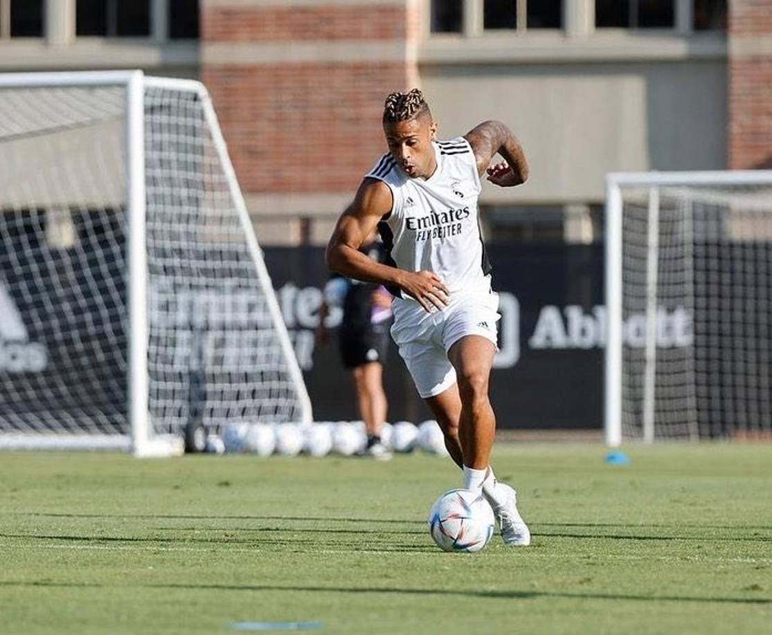 La prensa española informa que el Real Madrid busca la salida del atacante Mariano Díaz.