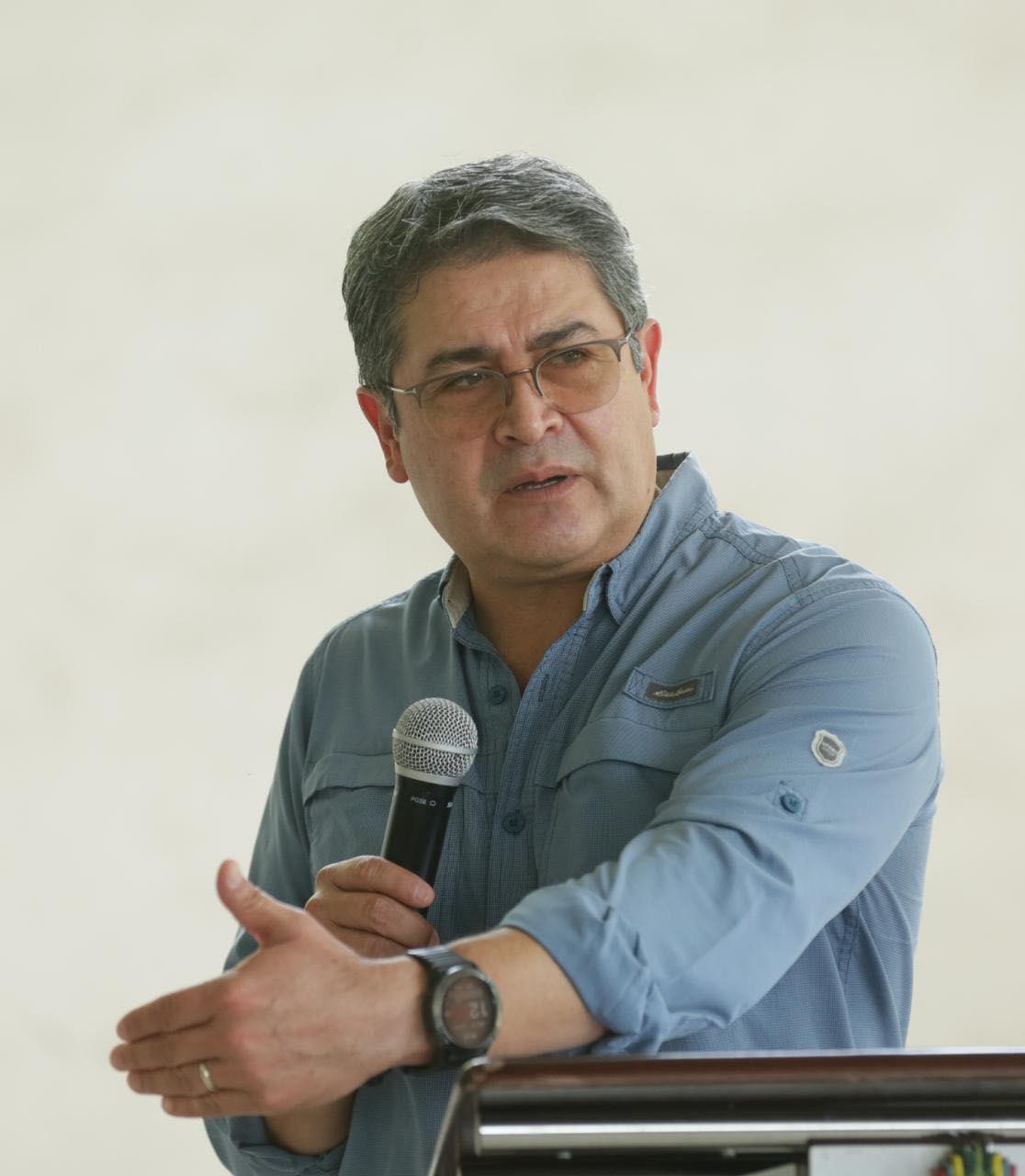 Es un tipo cool: Tekashi revela cómo se comporta JOH en prisión