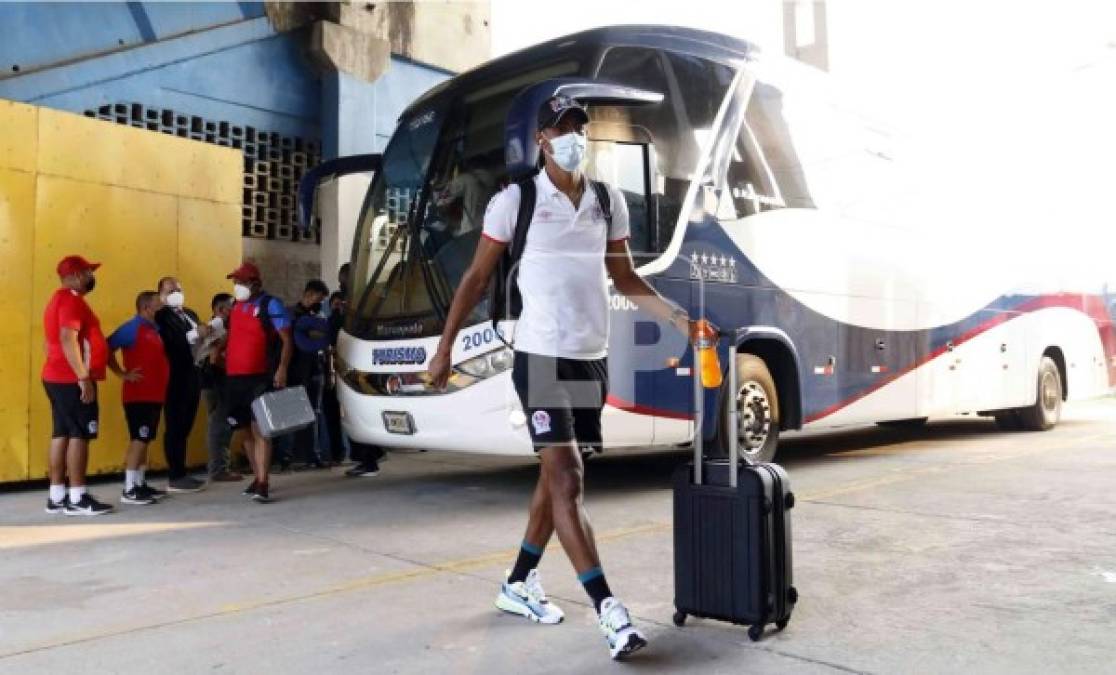 La llegada del plantel del Olimpia al escenario del clásico ante Real España.