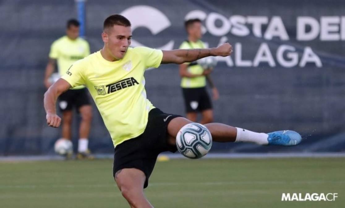 Es oficial. El Real Madrid sigue apostando firmemente por la adquisición de talento joven y ya ha fichado al talento del Málaga, Hugo Vallejo. Es un joven delantero de 20 años criado en 'La Academia' del conjunto andaluz y que llega a la entidad merengue para seguir su crecimiento. <br/><br/>La intención del Real Madrid con Vallejo, que terminaba contrato con el Málaga el próximo 30 de junio, es cederlo a algún equipo de Segunda División hasta el final de la presente temporada. Según medios malagueños, el jugador militará en el Deportivo de la Coruña.