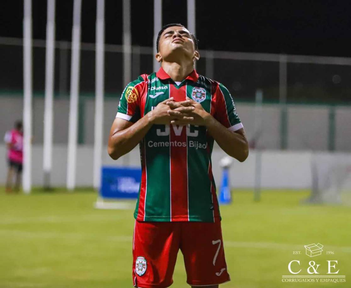 Imitando al ‘Bicho‘. Isaac Castillo celebró en Comayagua al estilo de Cristiano Ronaldo.