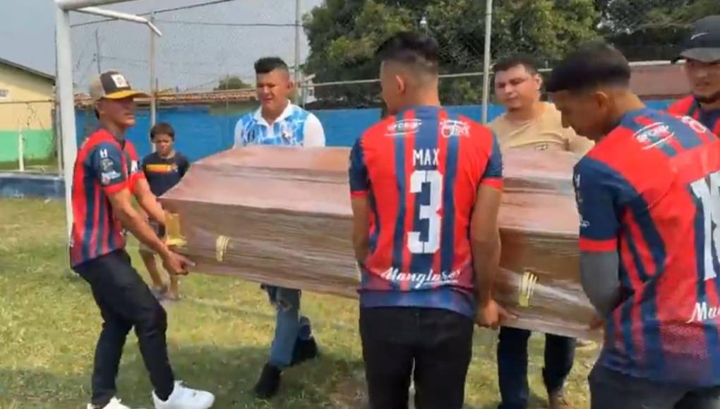 Por su parte Sandra Patricia Rubio Ceron, escribió: “Es muy triste que haya sucedió este inesperado accidente y más aún este triste desenlace. Mis más sentidas condolencias para su familia y su familia de fútbol: San Lorenzo; que Dios les de la fortaleza necesaria para seguir adelante”.