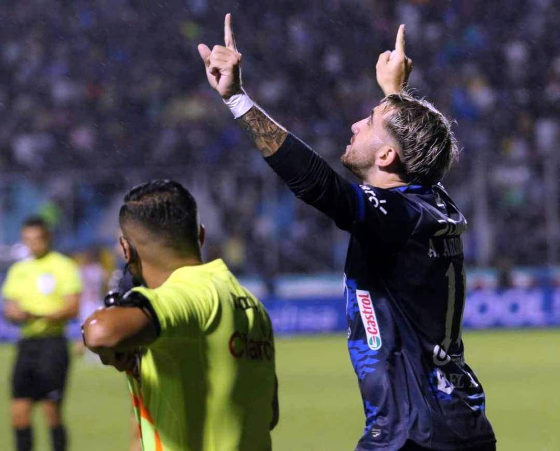 Agustín Auzmendi festeja su gol número 15 del Torneo Apertura 2023.